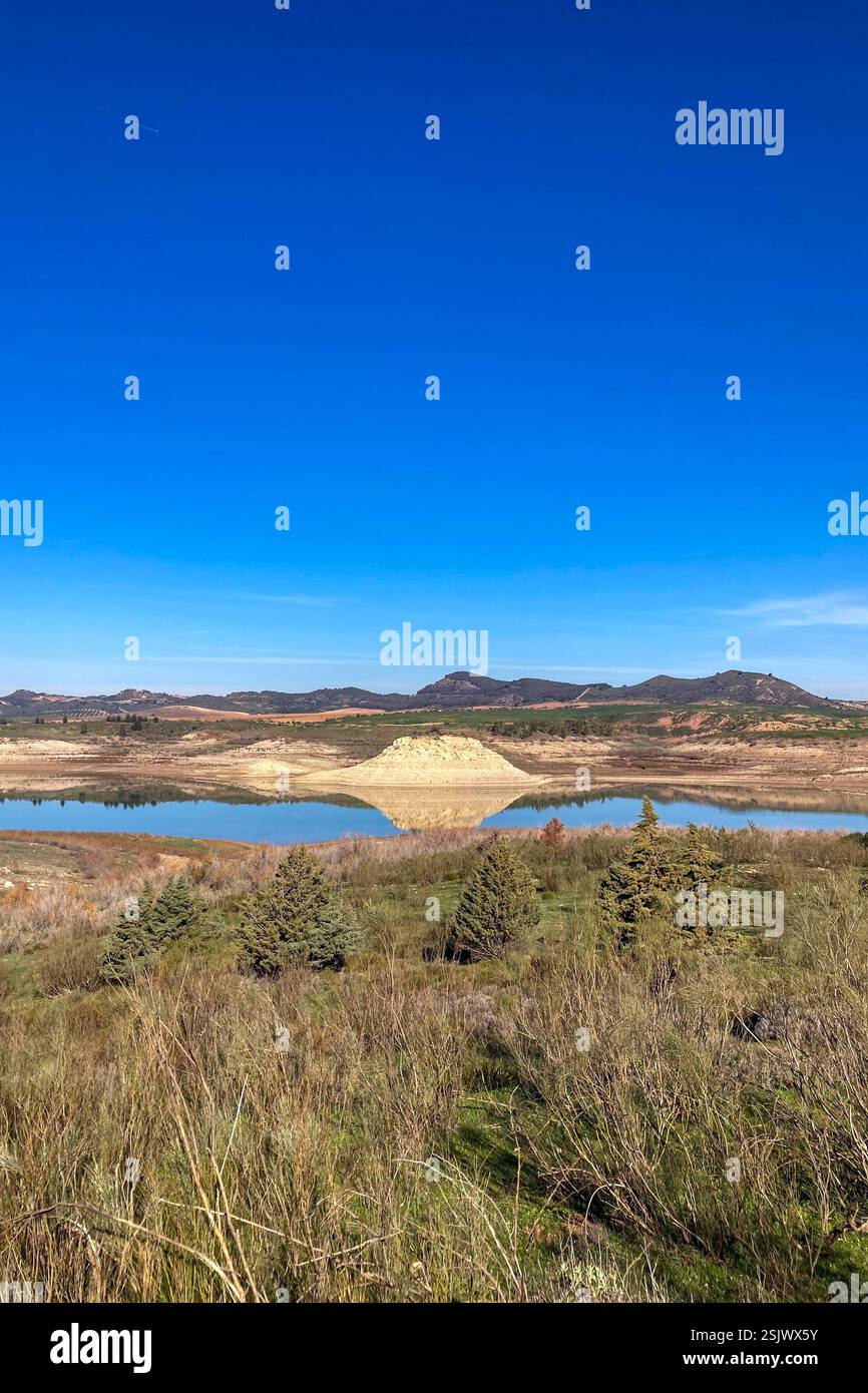 Les réservoirs de Guadalhorce ou Guadalteba sont un groupe de six réservoirs situés sur le cours moyen de la rivière Guadalhorce et deux de ses plus grands affluents - Image de stock capturée avec un smartphone