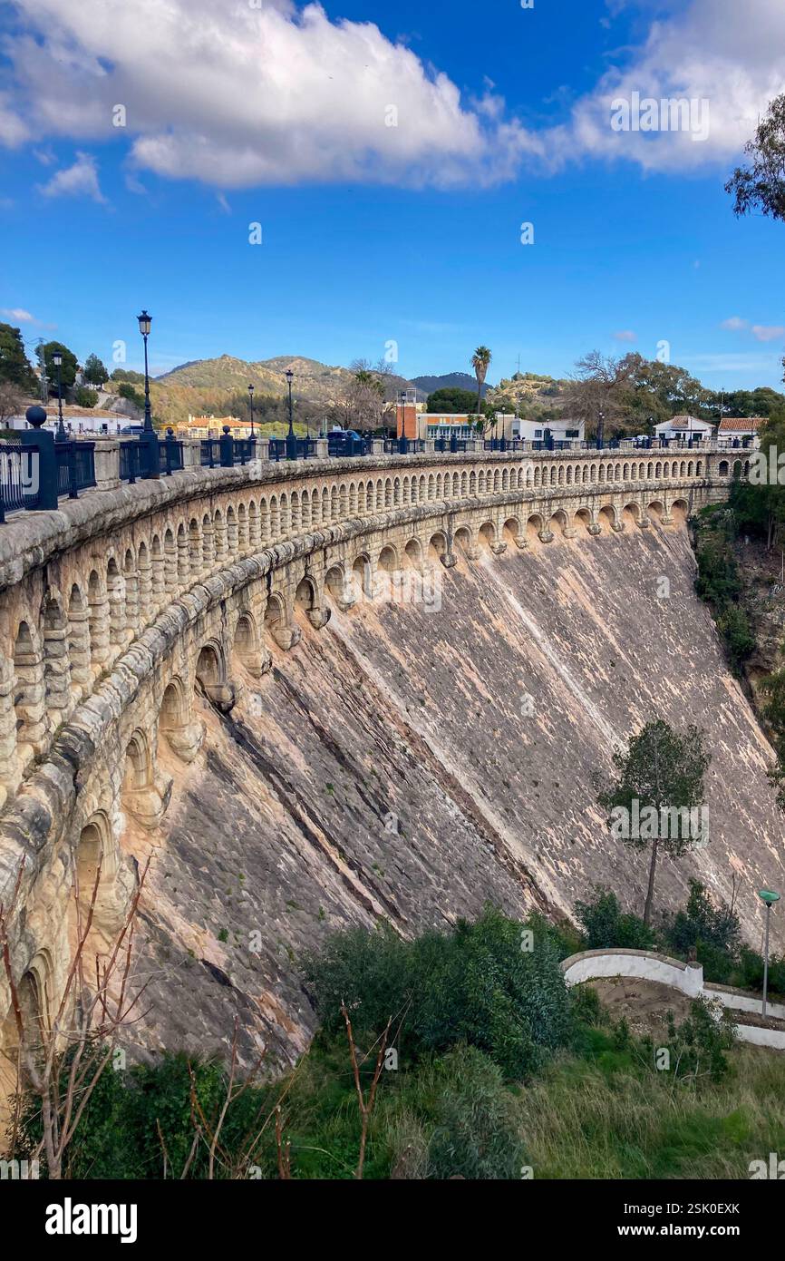 Les réservoirs de Guadalhorce ou Guadalteba sont un groupe de six réservoirs situés sur le cours moyen de la rivière Guadalhorce et deux de ses plus grands affluents - Image de stock capturée avec un smartphone