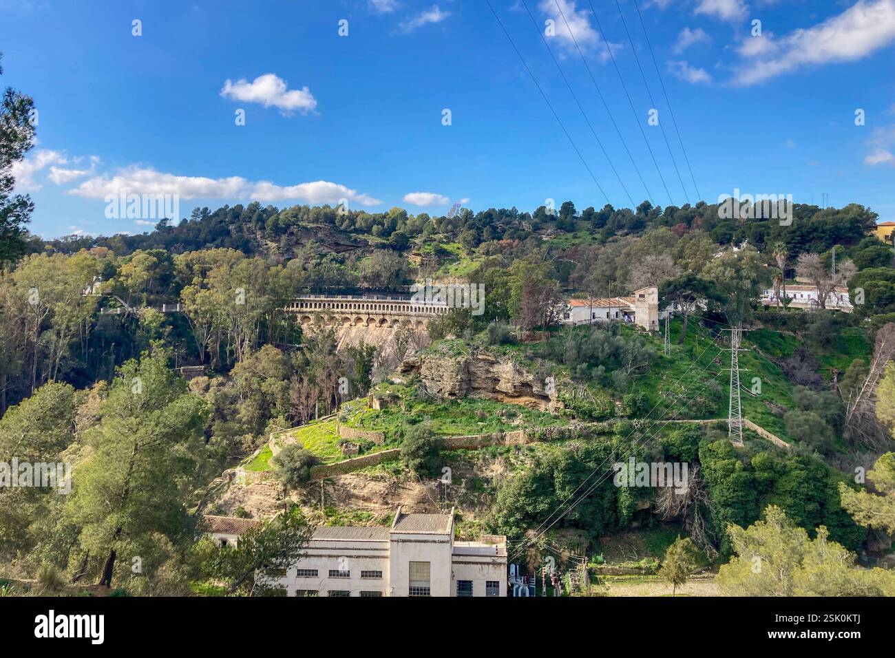 Les réservoirs de Guadalhorce ou Guadalteba sont un groupe de six réservoirs situés sur le cours moyen de la rivière Guadalhorce et deux de ses plus grands affluents - Image de stock capturée avec un smartphone