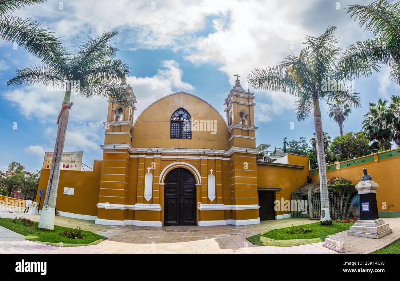 Vue panoramique de l'église catholique la Ermita, Barranco District - Lima, Pérou Banque D'Images