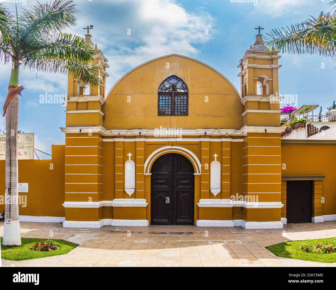Vue panoramique de l'église catholique la Ermita, Barranco District - Lima, Pérou Banque D'Images