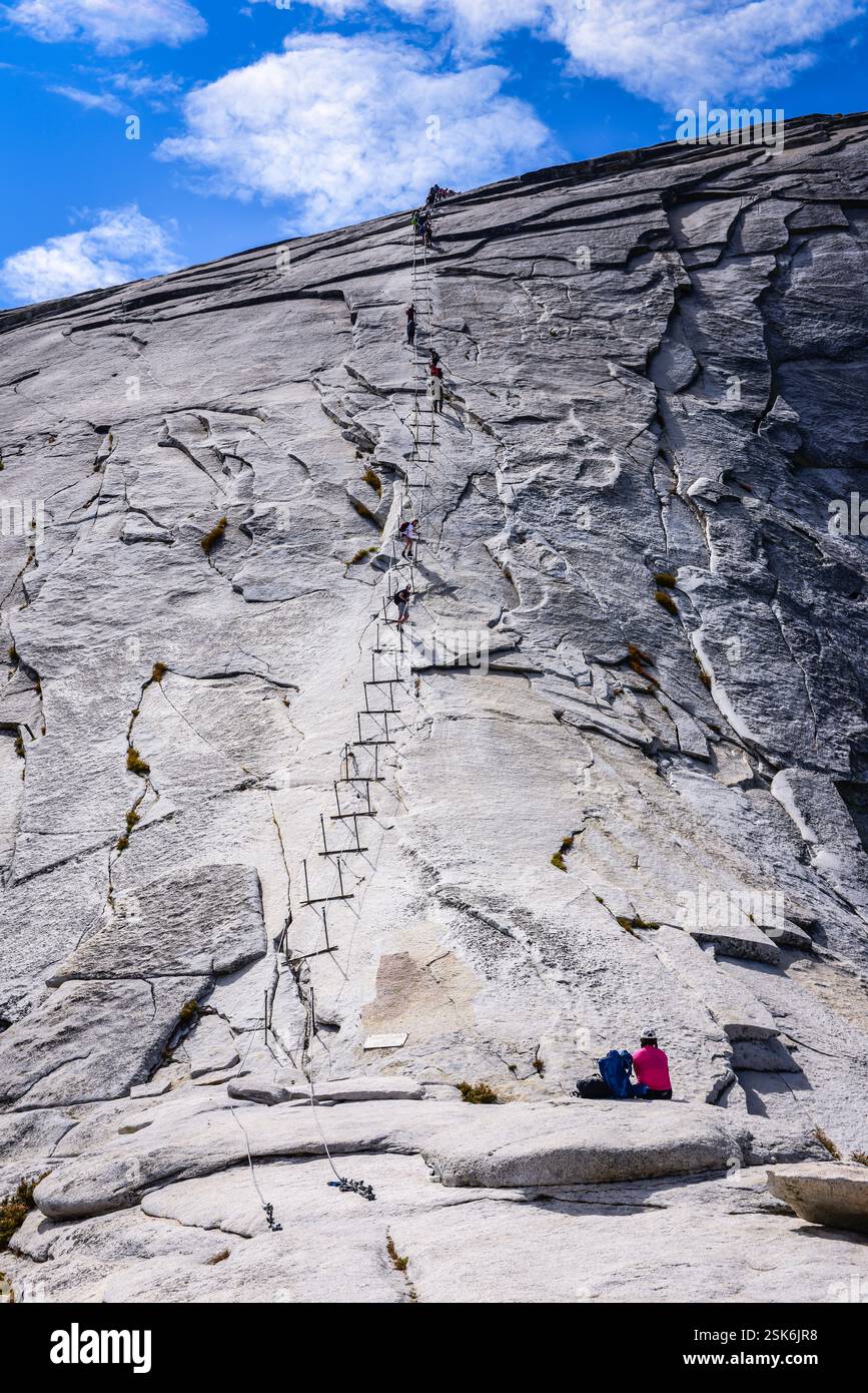 Randonnée Half Dome jusqu'aux célèbres câbles Half Dome dans le parc national de Yosemite. Banque D'Images