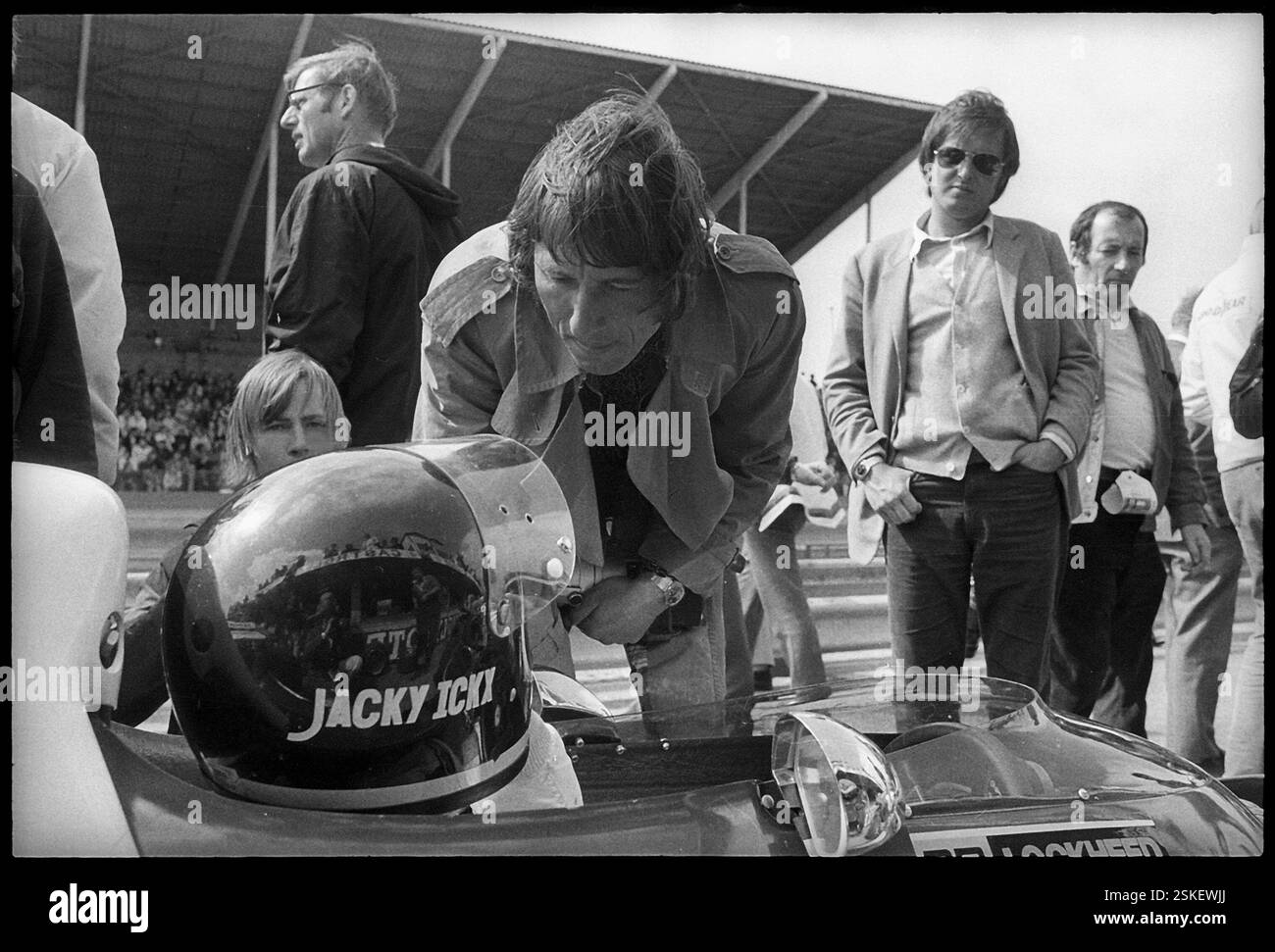 --- Udo Jürgens mit Jacky Ickx AM Grand-Prix Zandervoort, NL 1971#Udo Jürgens avec Jacky Ickx au Grand-Prix Zandervoort, NL 1971- RDB BY DUKAS Banque D'Images