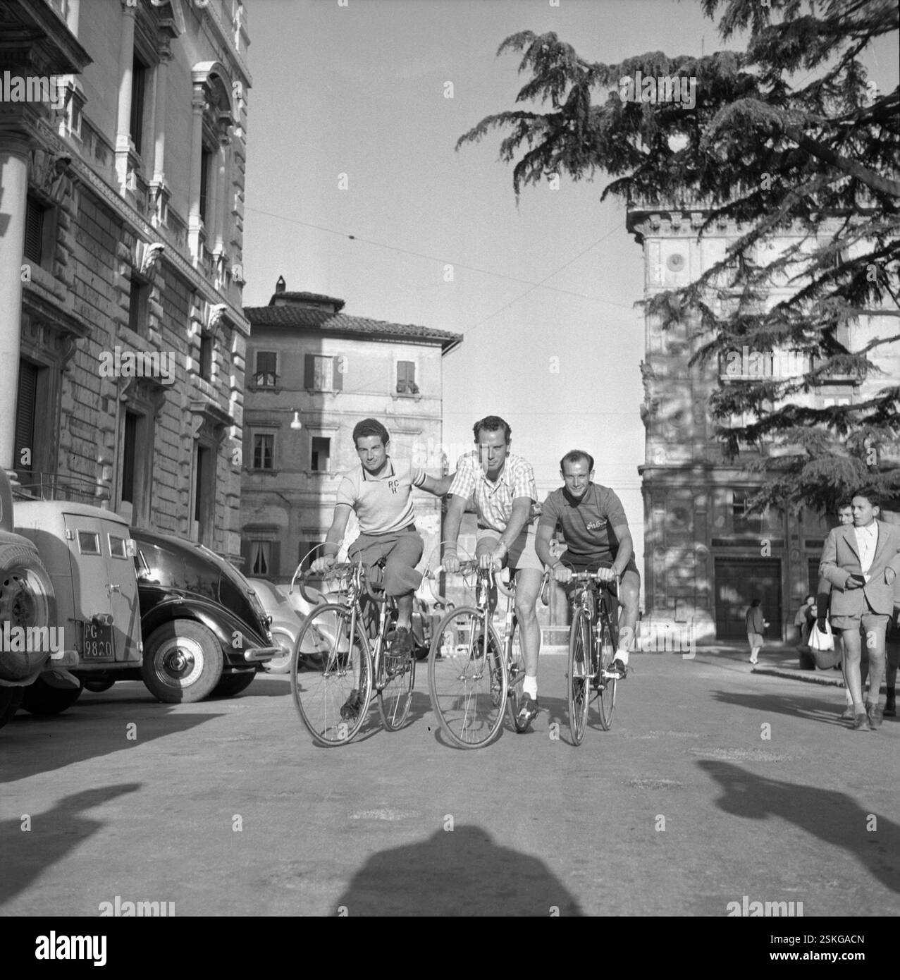 --- Giro d'Italia 1951, Ruhetag à Pérouse : Metzger, Koblet, Schär#Giro d'Italia 1951, jour de repos à Pérouse : Metzger, Koblet, Schär- RDB BY DUKAS Banque D'Images