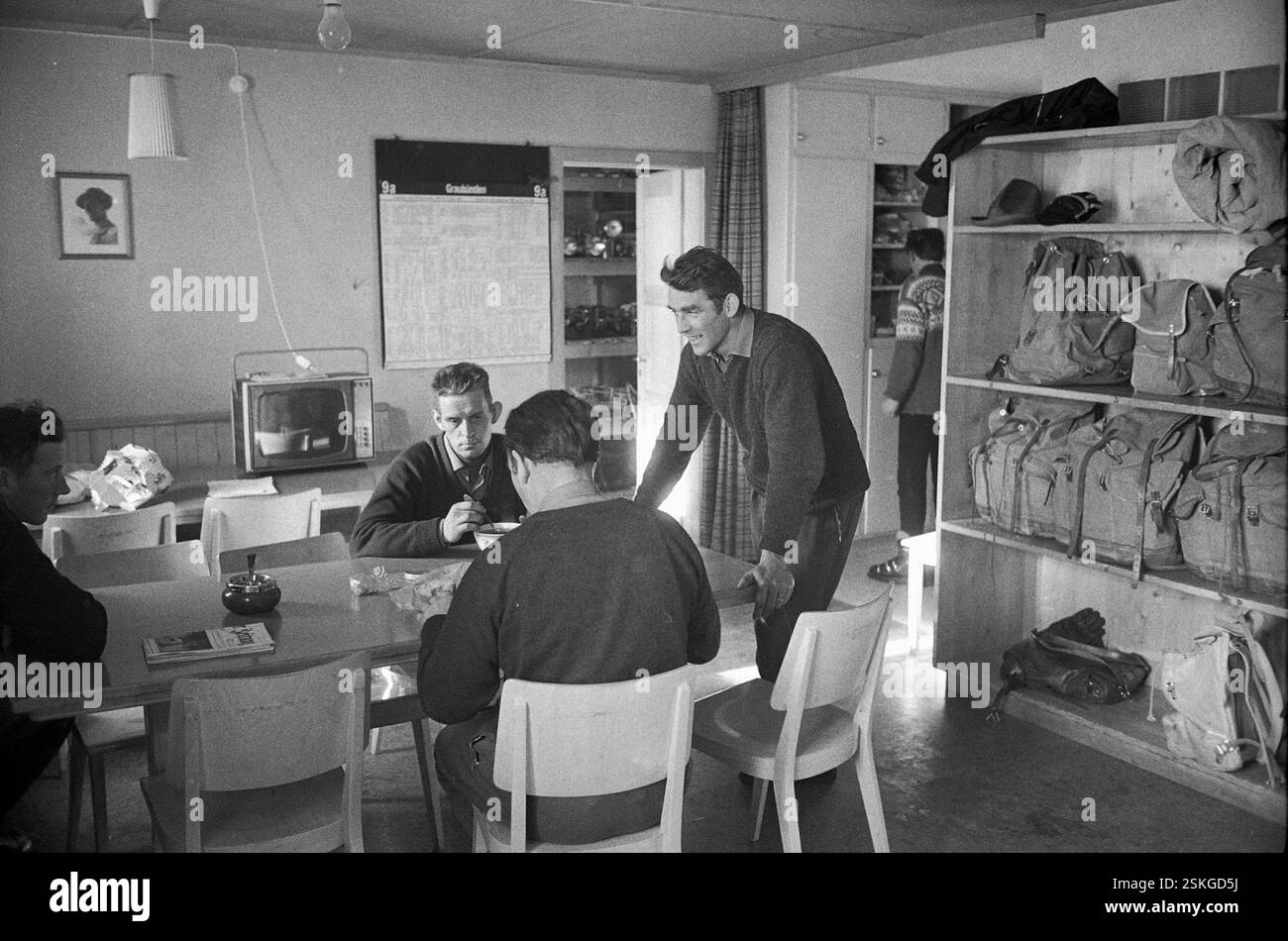 --- 'Parsenndienst' : Parsenn-Rettungsdienst in Aktion, 1966#'Parsenndienst' : Parsenn Rescue services in action, 1966- RDB BY DUKAS Banque D'Images