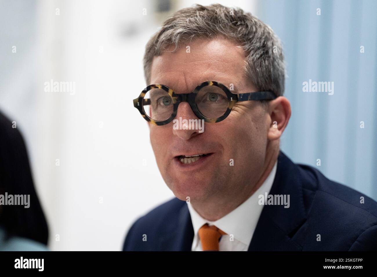 Lord James Timpson, ministre d'État chargé des prisons, de la libération conditionnelle et de la probation lors d'une table ronde au siège de la probation de Londres avant que le secrétaire à la Justice, Shabana Mahmood, prononce un discours. Son discours décrira les défis dont le gouvernement actuel a hérité dans le Service de probation et sa vision pour le mettre sur une base durable afin qu'il réduise plus efficacement les récidives et assure la sécurité du public. Date de la photo : mercredi 12 février 2025. Banque D'Images