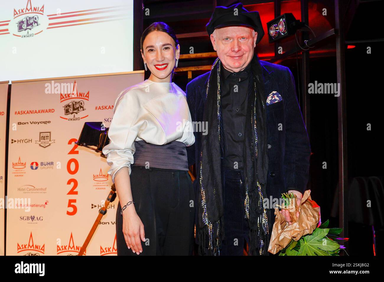 Sibel Kekilli Preisträgerin, Herrmann Vaske laudator BEI der 17. Verleihung des ASKANIA-Award im Quatsch Comedy Club Berlin. *** Lauréat du prix Sibel Kekilli , lauréat du prix Herrmann Vaske à la 17e cérémonie de remise des prix ASKANIA au Quatsch Comedy Club Berlin Banque D'Images