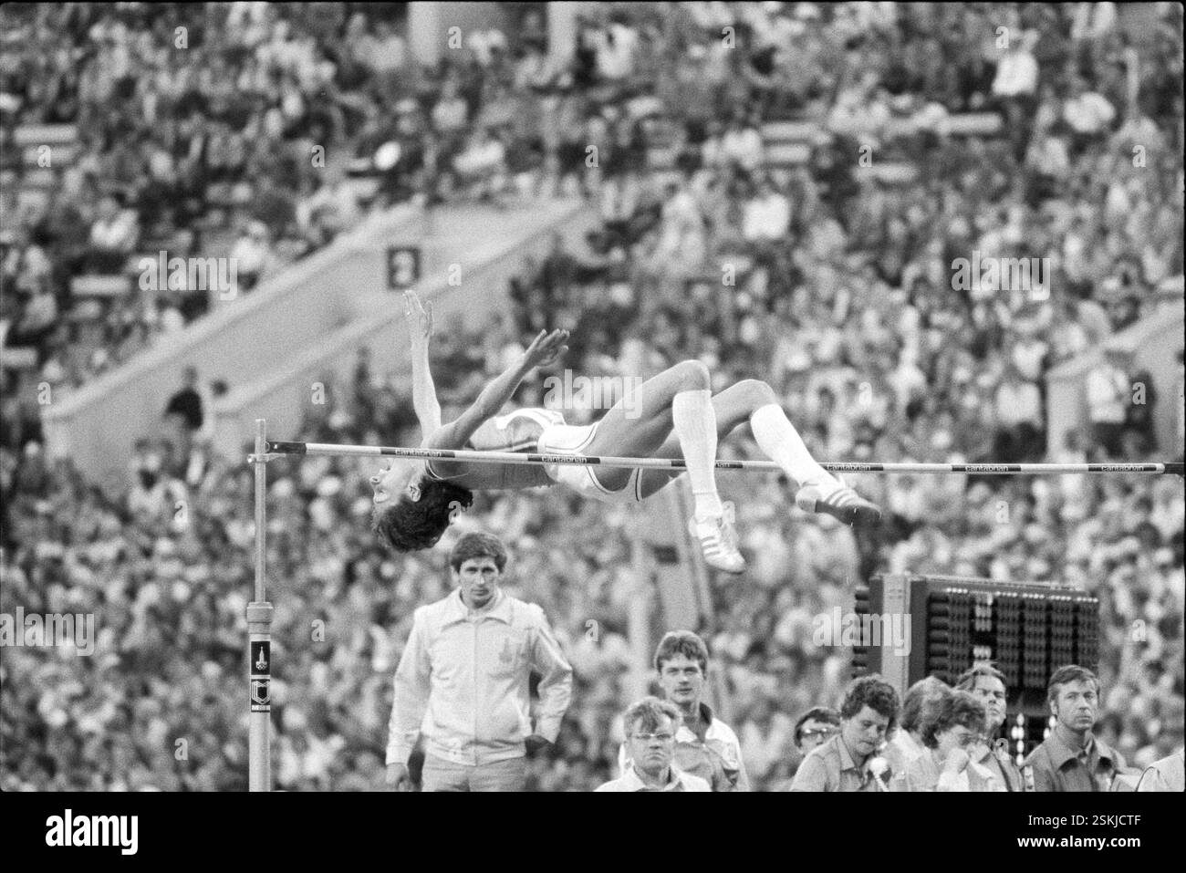 Rare insigne épingle émaillé Jeux Olympiques de Moscou 1980 Mockba 80