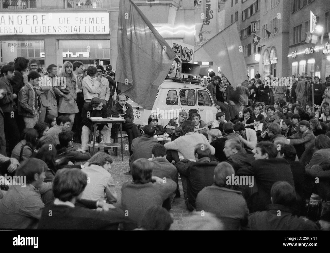 --- sit-in ; Teach-in über Justiz ; Untersuchungsbehörde, Zürich 1969#sit'in ; Teach'in sur la justice; autorités chargées des enquêtes, Zurich 1969 Banque D'Images