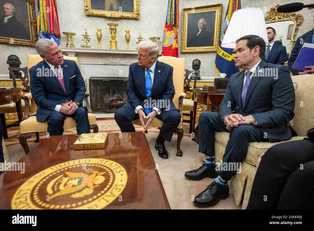 WASHINGTON DC, États-Unis - 11 février 2025 - le président américain Donald Trump organise une réunion bilatérale avec le roi Abdallah II de Jordanie et son fils, le prince héritier Banque D'Images