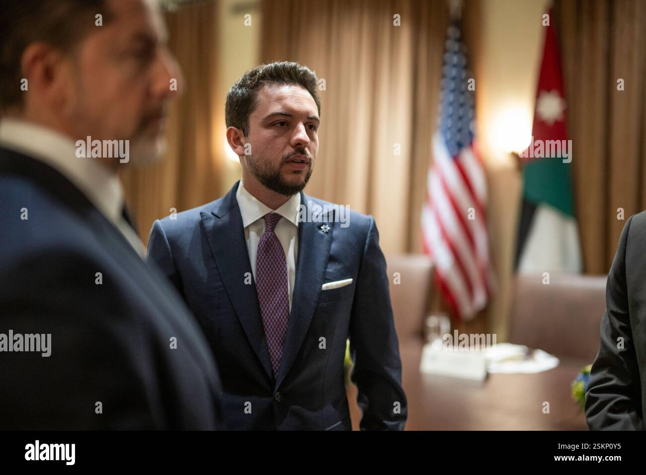 WASHINGTON DC, États-Unis - 11 février 2025 - le président américain Donald Trump organise une réunion bilatérale avec le roi Abdallah II de Jordanie et son fils, le prince héritier Banque D'Images