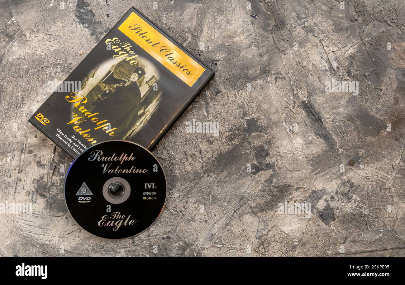 Le film muet de 1925 L'aigle est basé sur un roman Pouchkine de 1841 et un retour pour le héros romantique Rudolph Valentino qui a costar avec Vilma Banky. Banque D'Images