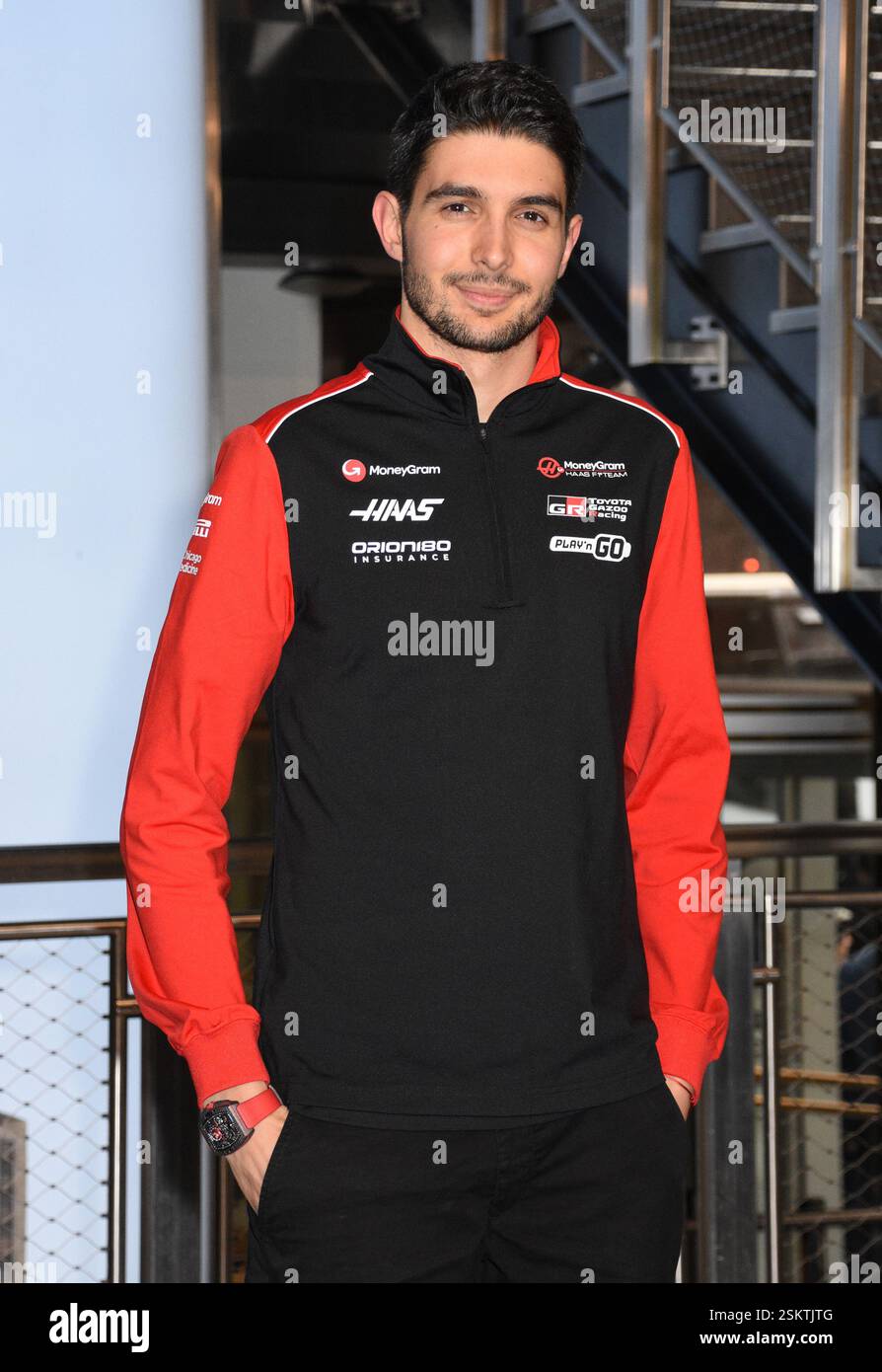 New York, NY, États-Unis. 11 février 2025. Esteban Ocon photographiés en tant que pilotes de F1 MoneyGram Haas, Ollie Bearman et Esteban Ocon visitent l'Empire State Building lors de leur visite à New York le 11 février 2025. Crédit : Mpi099/Media Punch/Alamy Live News Banque D'Images