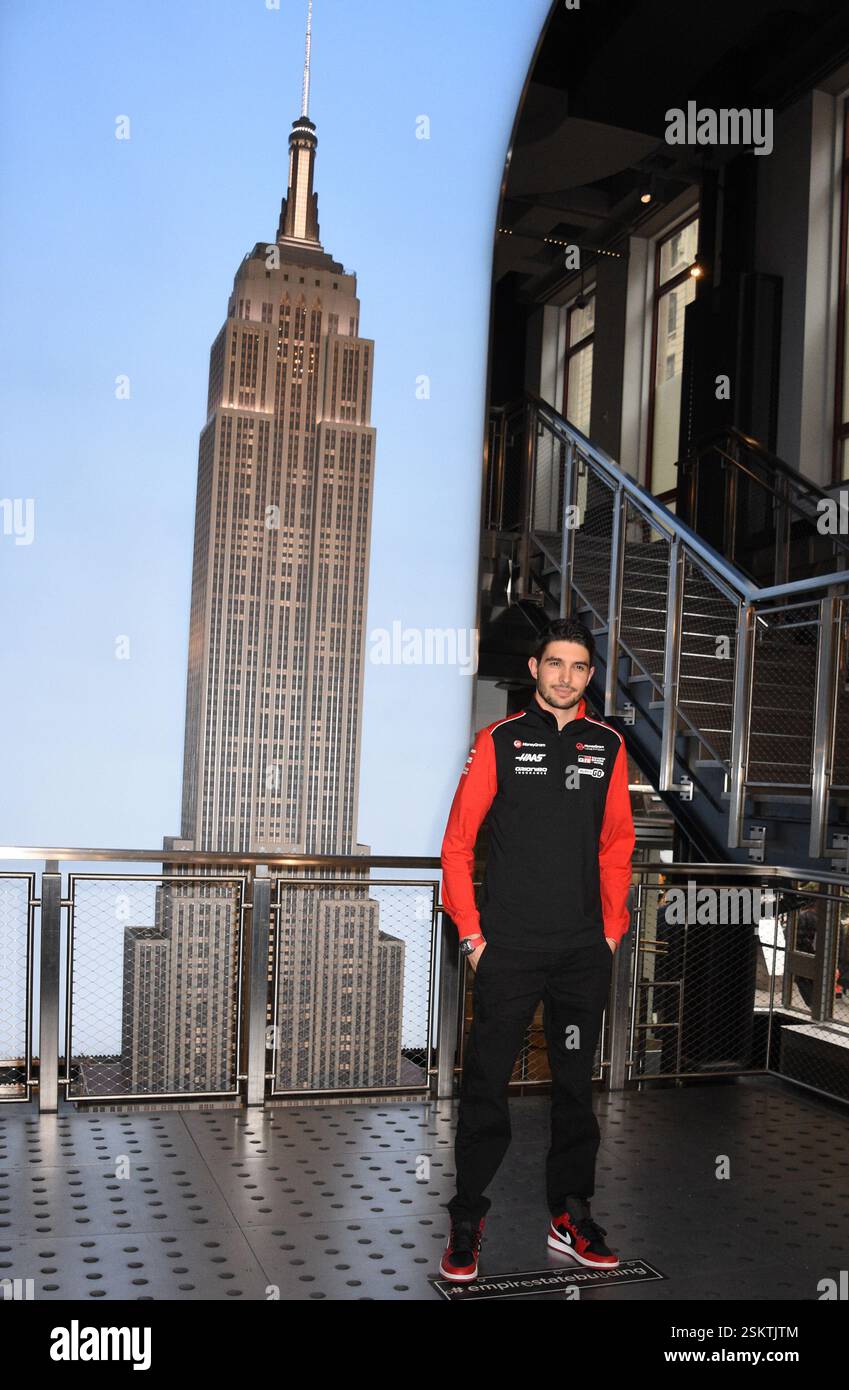 New York, NY, États-Unis. 11 février 2025. Esteban Ocon photographiés en tant que pilotes de F1 MoneyGram Haas, Ollie Bearman et Esteban Ocon visitent l'Empire State Building lors de leur visite à New York le 11 février 2025. Crédit : Mpi099/Media Punch/Alamy Live News Banque D'Images