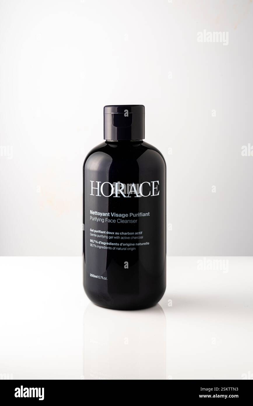 Les produits de soins de la peau Horace pour hommes sont conçus avec simplicité, efficacité et ingrédients naturels à l'esprit, répondant aux besoins de toilettage modernes. Banque D'Images