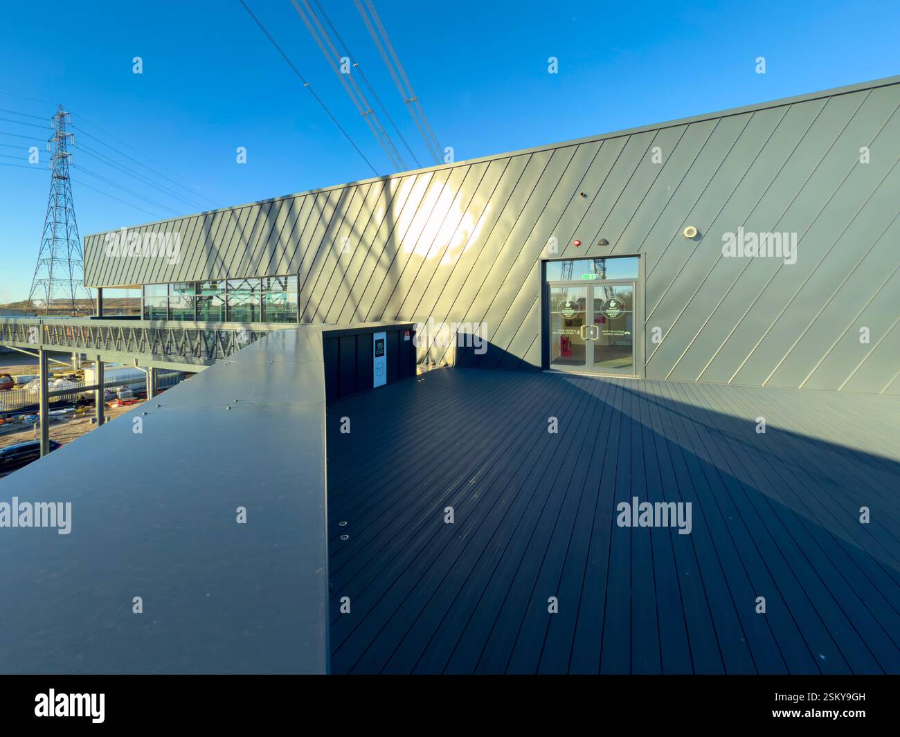 Le Newport transporter Bridge, un exploit emblématique de l'ingénierie du début du XXe siècle, enjambe la rivière Usk dans le sud du pays de Galles : Phillip Roberts - Image de stock capturée avec un smartphone