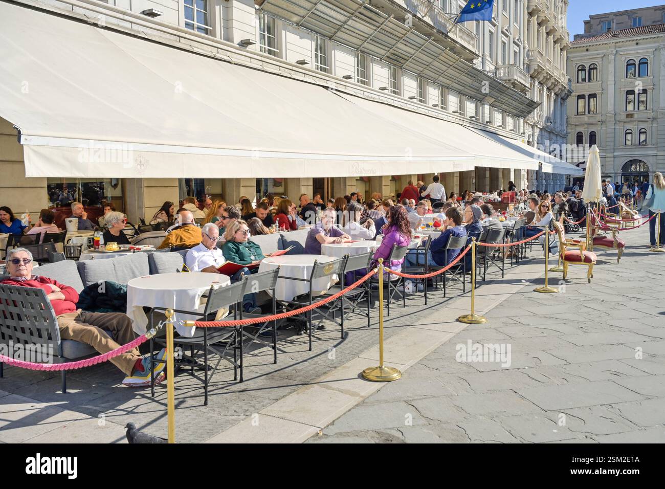 Caffè degli Specchi, Piazza dell’Unità d’Italia, Triest, Region Friaul-Julisch Venetien, Italien Banque D'Images