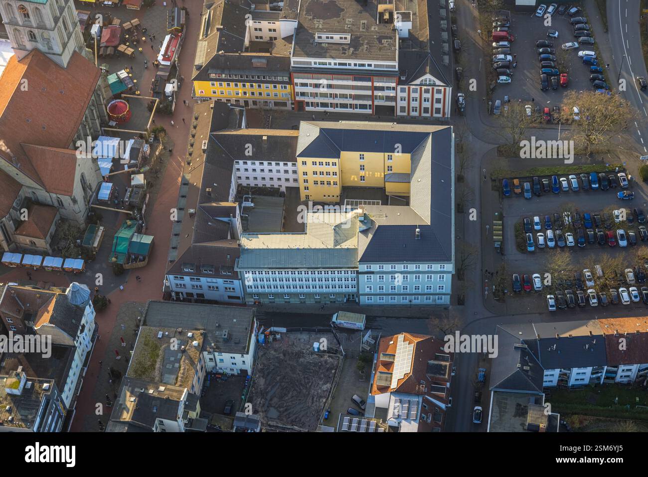 Vue aérienne, hôtel de ville et centre éducatif sur la place du marché, zone piétonne avec marché de Noël, Mitte, Hamm, région de la Ruhr, Rhénanie du Nord-Westpha Banque D'Images
