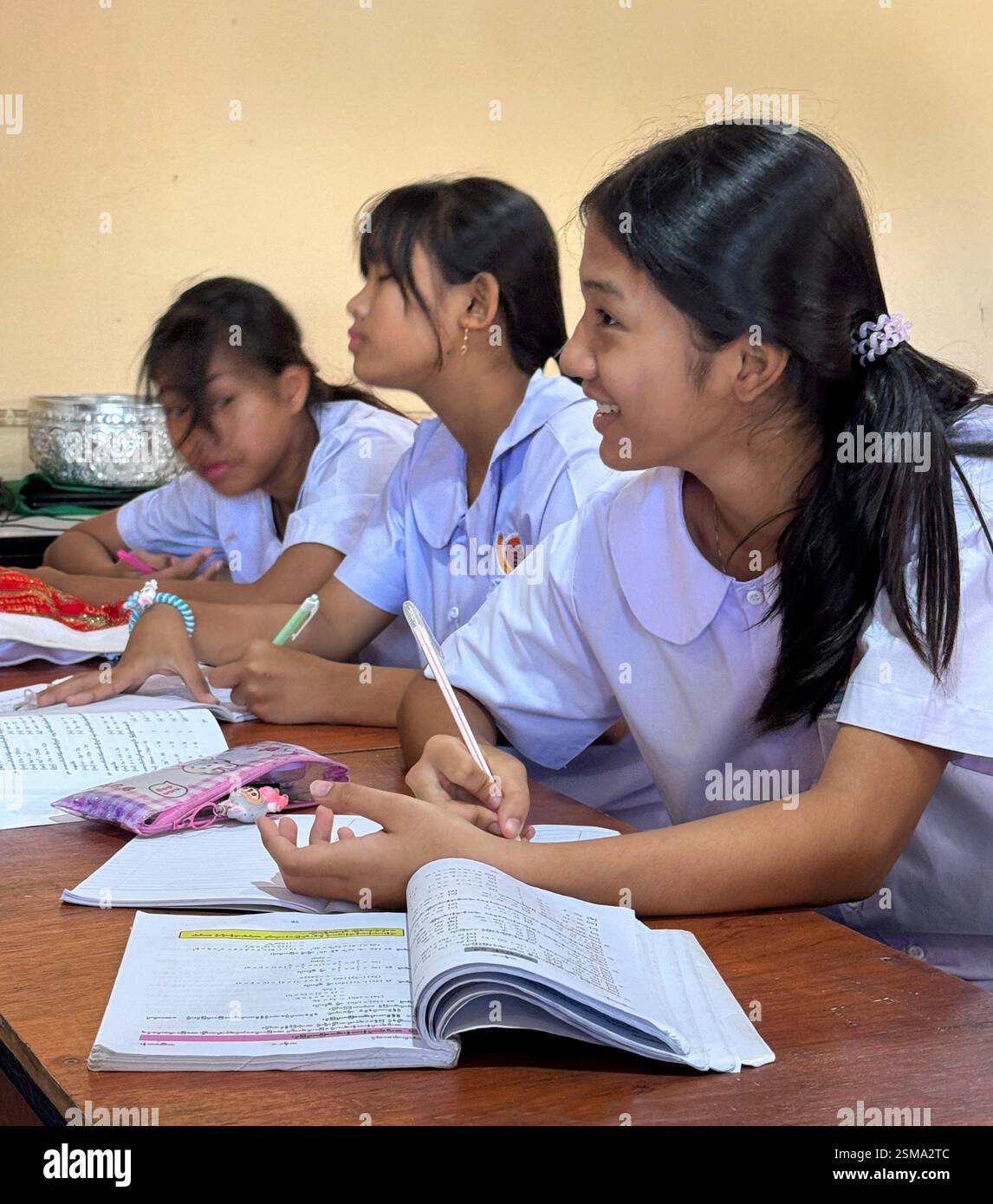 Enfants immigrés birmans au Centre Andaman pour l'éducation des migrants - Kuraburi, Thaïlande Banque D'Images