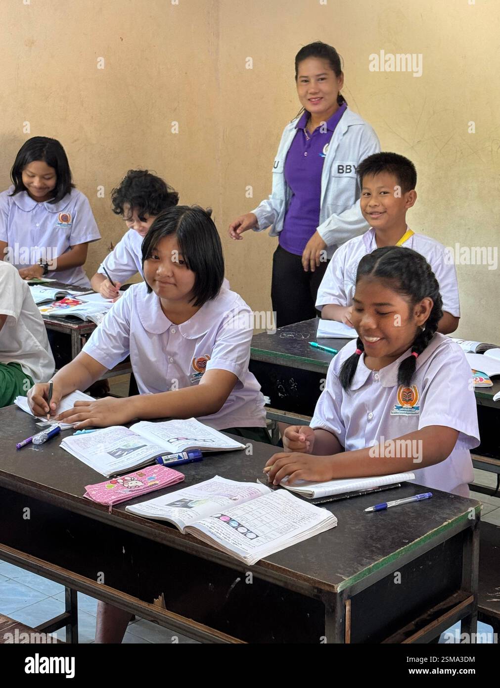 Enfants immigrés birmans au Centre Andaman pour l'éducation des migrants - Kuraburi, Thaïlande Banque D'Images