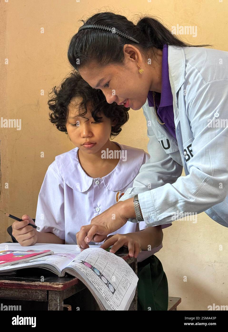 Enfants immigrés birmans au Centre Andaman pour l'éducation des migrants - Kuraburi, Thaïlande Banque D'Images