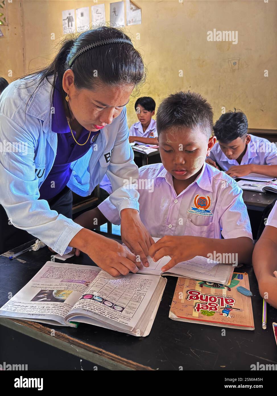 Enfants immigrés birmans au Centre Andaman pour l'éducation des migrants - Kuraburi, Thaïlande Banque D'Images