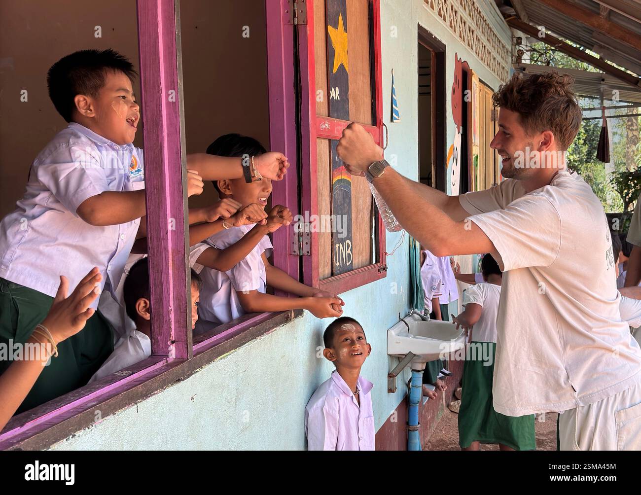 Enfants immigrés birmans au Centre Andaman pour l'éducation des migrants - Kuraburi, Thaïlande Banque D'Images