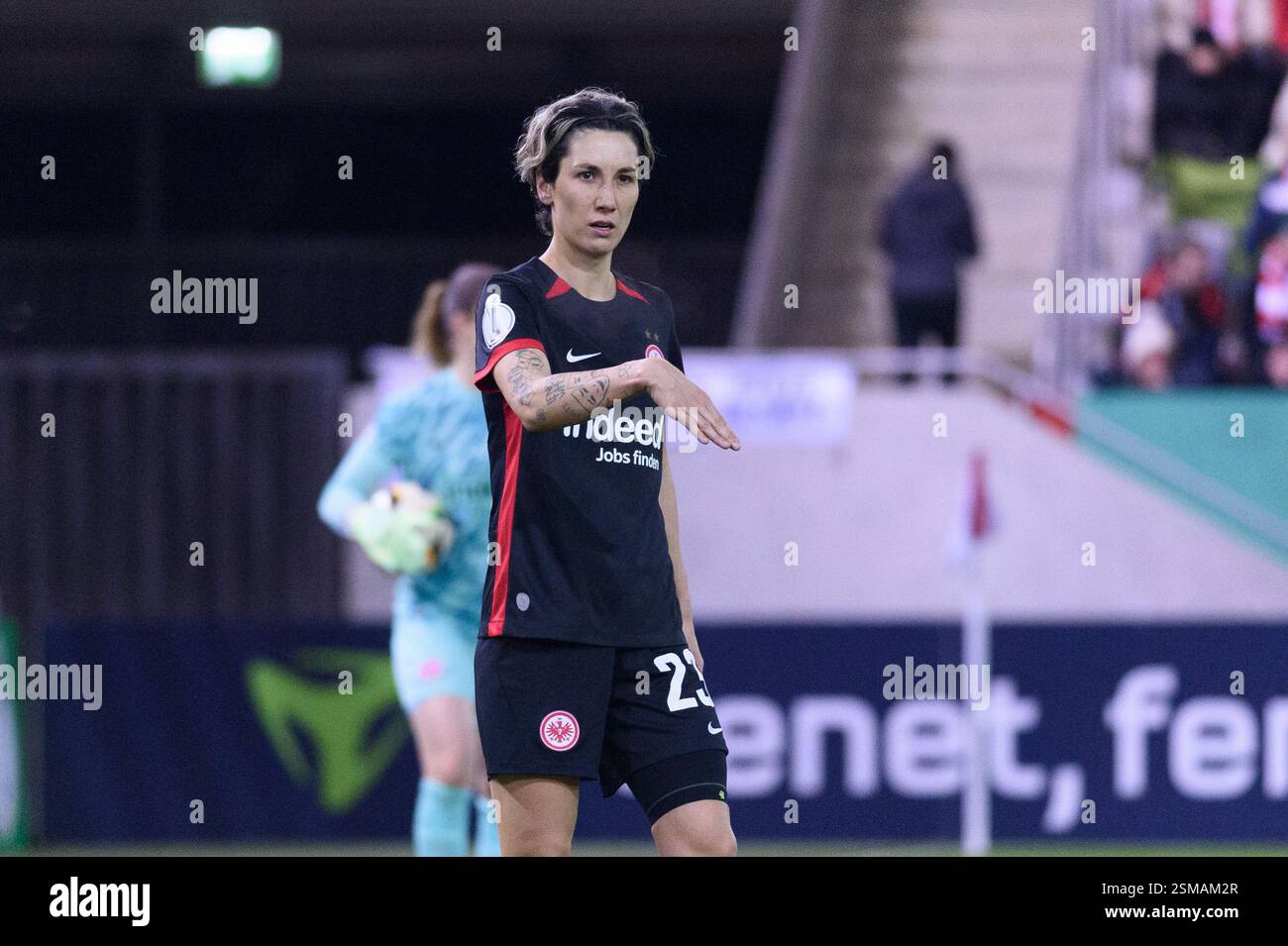 Munich, Allemagne. 12 février 2025. Munich, Allemagne, 12 février 2024 : Sara Doorsoun (23 Eintracht Frankfurt) lors du match de quart de finale du DFB Pokal entre le FC Bayern Munich et l'Eintracht Frankfurt au FC Bayern Campus, Munich, Allemagne. (Sven Beyrich/SPP) crédit : photo de presse sportive SPP. /Alamy Live News Banque D'Images