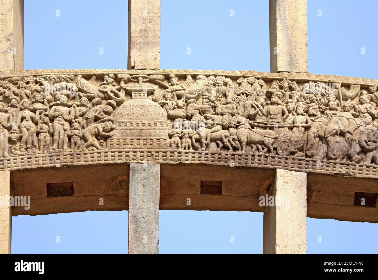 Histoires de Bouddha vues sur des panneaux de la porte sud du stupa 1, Sanchi près de Bhopal, Madhya Pradesh, Inde, Asie Banque D'Images