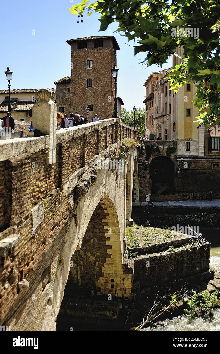 Une photo de l'un des ponts de Rome Banque D'Images