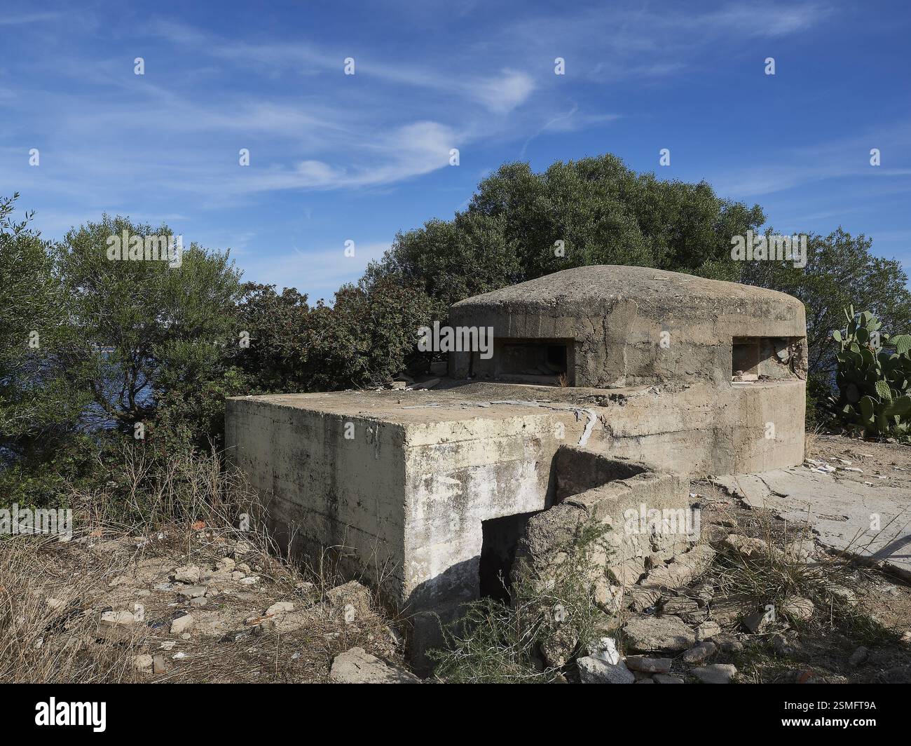 Une photo d'un vieux bunker de la seconde guerre mondiale, Olbia, Italie, Europe Banque D'Images