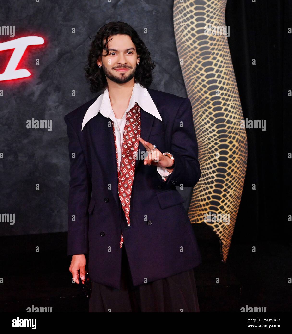 Los Angeles, États-Unis. 12 février 2025. Xolo Mariduena assiste à la première finale de la saison de Cobra Kai' de Netflix au Théâtre égyptien dans la section hollywoodienne de Los Angeles le mercredi 12 février 2025. Storyline : des décennies après leur combat de 1984 All Valley Karaté Tournament, Daniel LaRusso et Johnny Lawrence d'âge moyen se retrouvent rivaux des arts martiaux. Photo de Jim Ruymen/UPI crédit : UPI/Alamy Live News Banque D'Images
