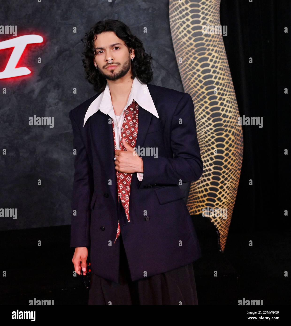 Los Angeles, États-Unis. 12 février 2025. Xolo Mariduena assiste à la première finale de la saison de Cobra Kai' de Netflix au Théâtre égyptien dans la section hollywoodienne de Los Angeles le mercredi 12 février 2025. Storyline : des décennies après leur combat de 1984 All Valley Karaté Tournament, Daniel LaRusso et Johnny Lawrence d'âge moyen se retrouvent rivaux des arts martiaux. Photo de Jim Ruymen/UPI crédit : UPI/Alamy Live News Banque D'Images