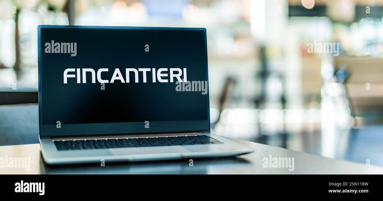 POZNAN, POL - DEC 19, 2024 : ordinateur portable affichant le logo de Fincantieri Banque D'Images