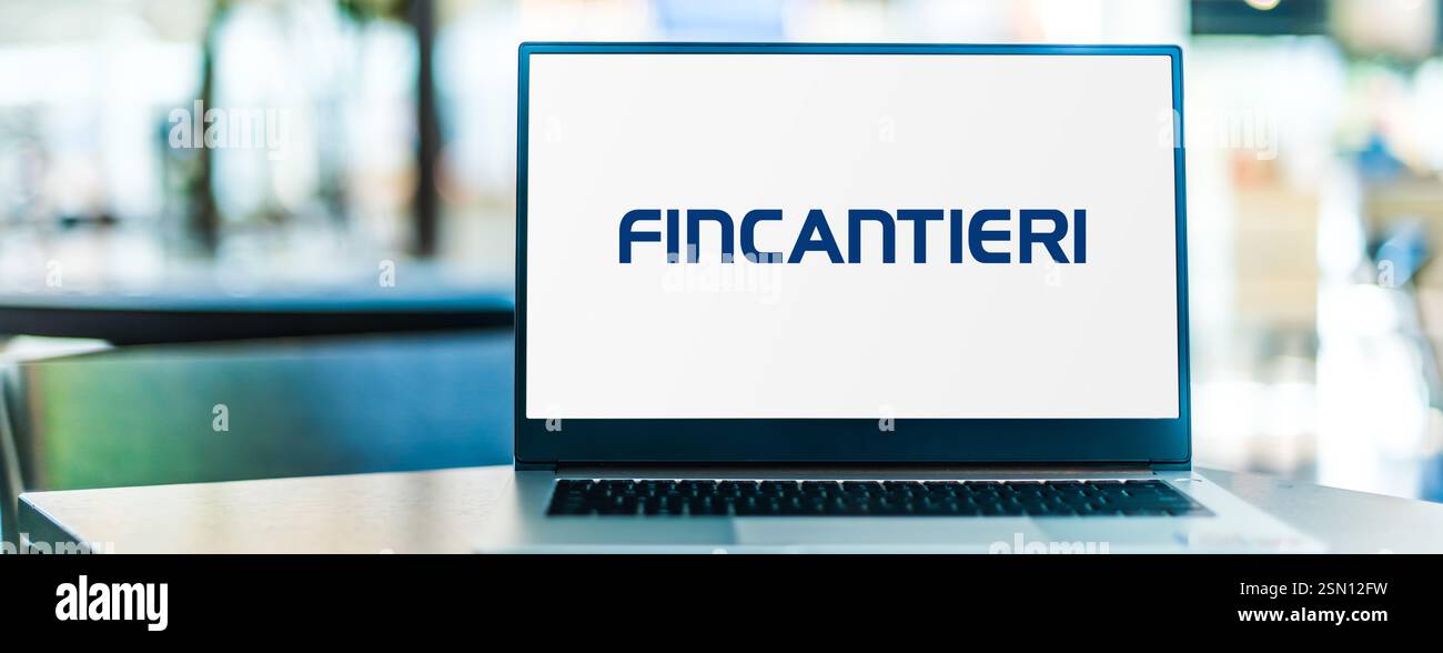 POZNAN, POL - DEC 19, 2024 : ordinateur portable affichant le logo de Fincantieri Banque D'Images
