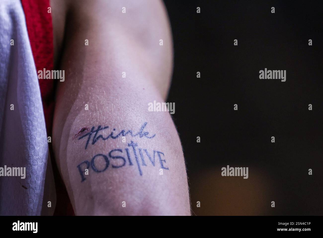 Turin, Italie. 12 février 2025. Leandro Bolmaro #10 de EA7 Emporio Armani Milan tatouage vu lors de LBA Frecciarossa final Eight 2025 quart de finale match entre Virtus Segafredo Bologna et EA7 Emporio Armani Milano à Inalpi Arena. Score final Virtus Segafredo Bologna 77 | 91 EA7 Emporio Armani Milano (photo Fabrizio Carabelli/SOPA images/Sipa USA) crédit : Sipa USA/Alamy Live News Banque D'Images