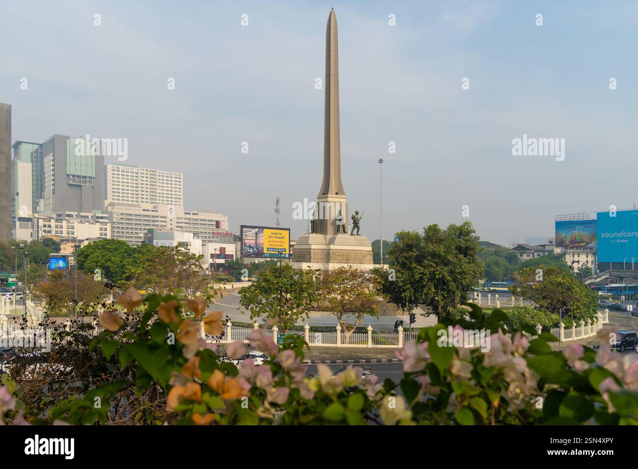 Bangkok, Thaïlande - janvier 22,2025 : Une vue panoramique du Monument de la victoire à Bangkok, Thaïlande. Banque D'Images