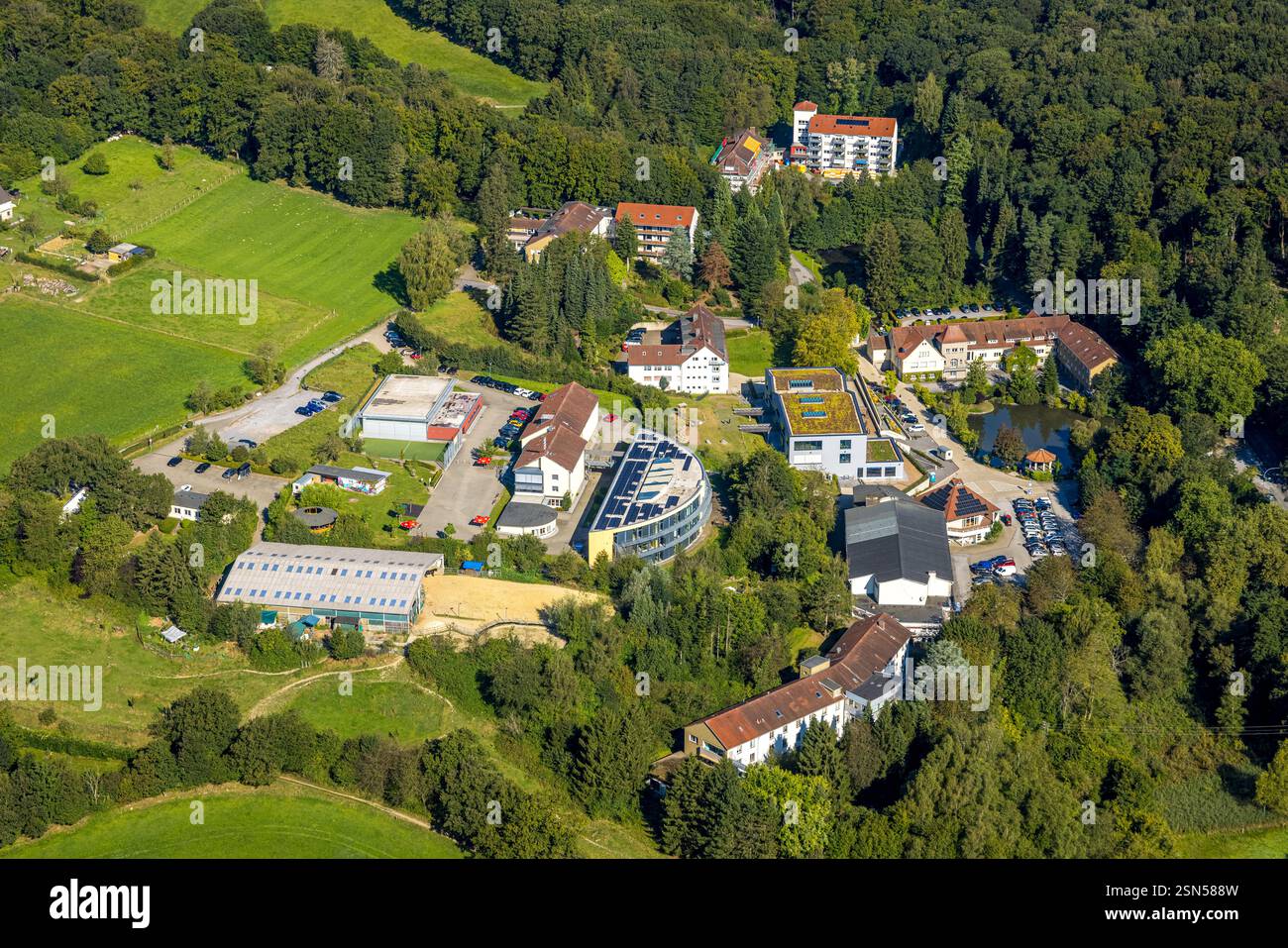 Vue aérienne, communauté de Bleibergquelle, organisme à but non lucratif, chantier de construction et rénovation avec échafaudage, Velbert, région de la Ruhr, Rhénanie-du-Nord-Wes Banque D'Images