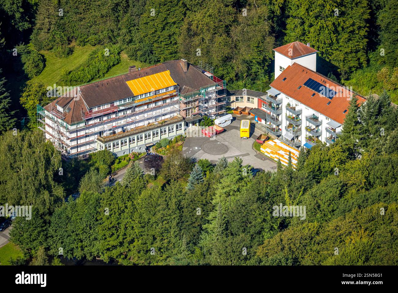 Vue aérienne, communauté de Bleibergquelle, organisme à but non lucratif, chantier de construction et rénovation avec échafaudage, Velbert, région de la Ruhr, Rhénanie-du-Nord-Wes Banque D'Images
