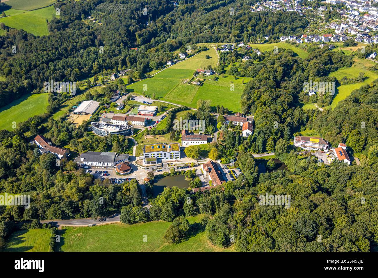 Vue aérienne, communauté de Bleibergquelle, organisme à but non lucratif, chantier de construction et rénovation avec échafaudage, Velbert, région de la Ruhr, Rhénanie-du-Nord-Wes Banque D'Images