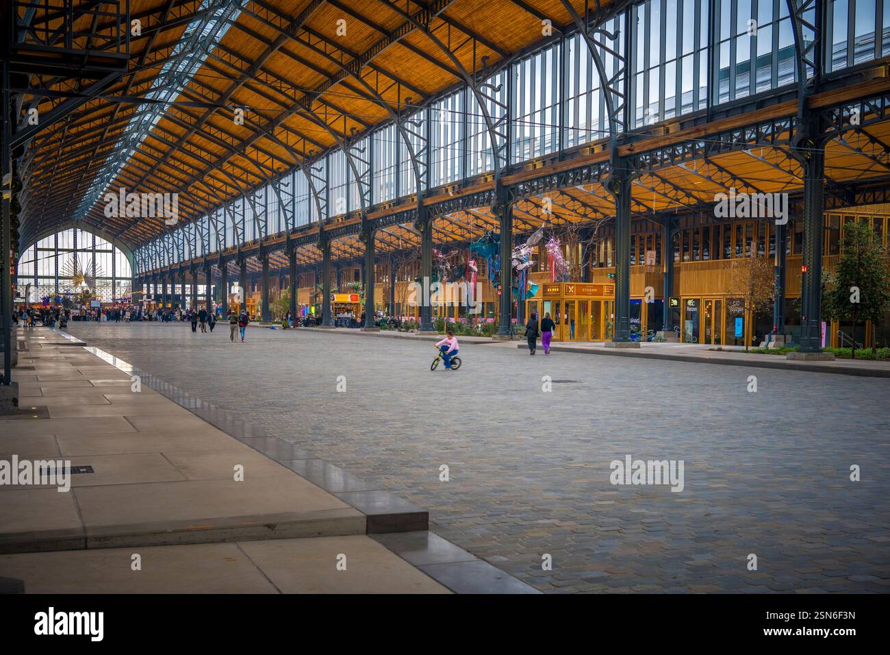 Bruxelles, Belgique, le 9 février 2025 : vue sur Gare maritime, Tour et taxis à Bruxelles, Belgique Banque D'Images