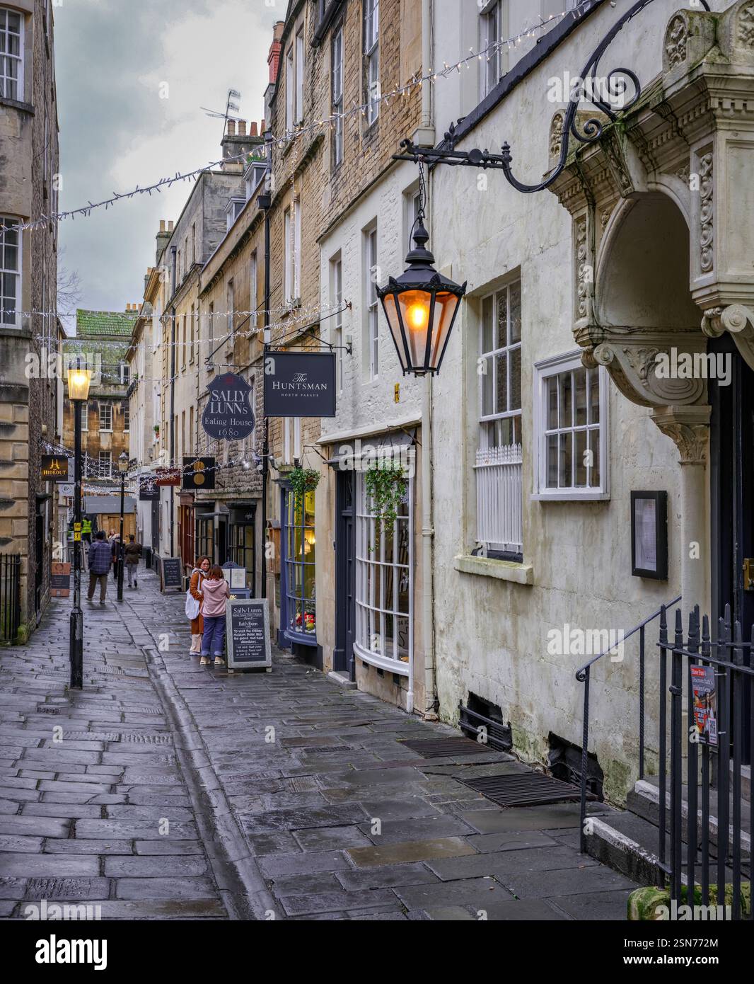 Rue dans la ville de Bath dans le Somerset Royaume-Uni en hiver Banque D'Images