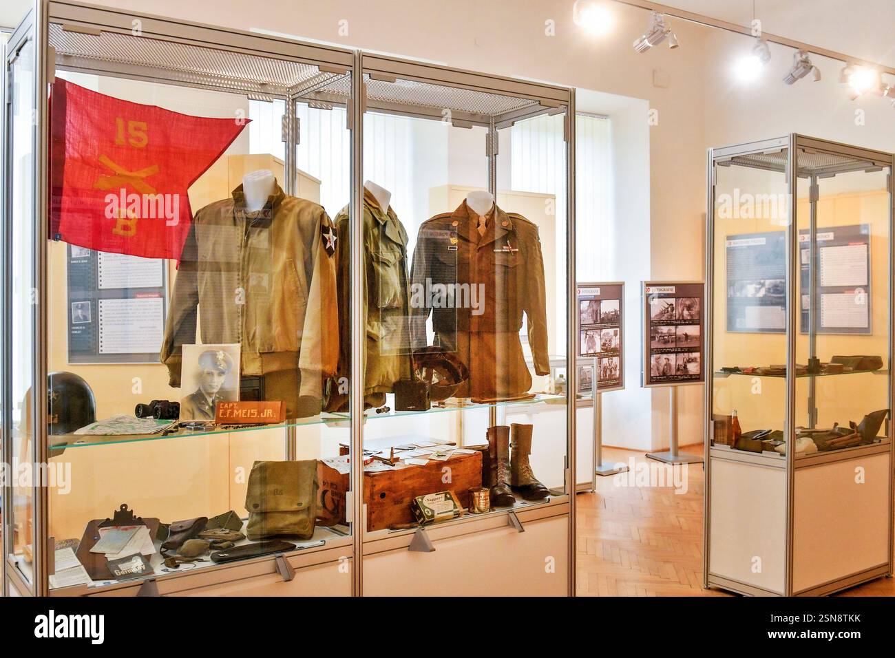 Blovice, République tchèque. 13 février 2025. Libération 1945 : exposition des hommes de la 2e division d'infanterie, Musée de la région de Pilsen Sud, Blovice, République tchèque, 13 février 2025. En juin 1944, la division participe au débarquement de Normandie pendant la seconde Guerre mondiale et entre en Tchécoslovaquie le 4 mai 1945 et libère quelques jours plus tard Pilsen. Crédit : Miroslav Chaloupka/CTK photo/Alamy Live News Banque D'Images
