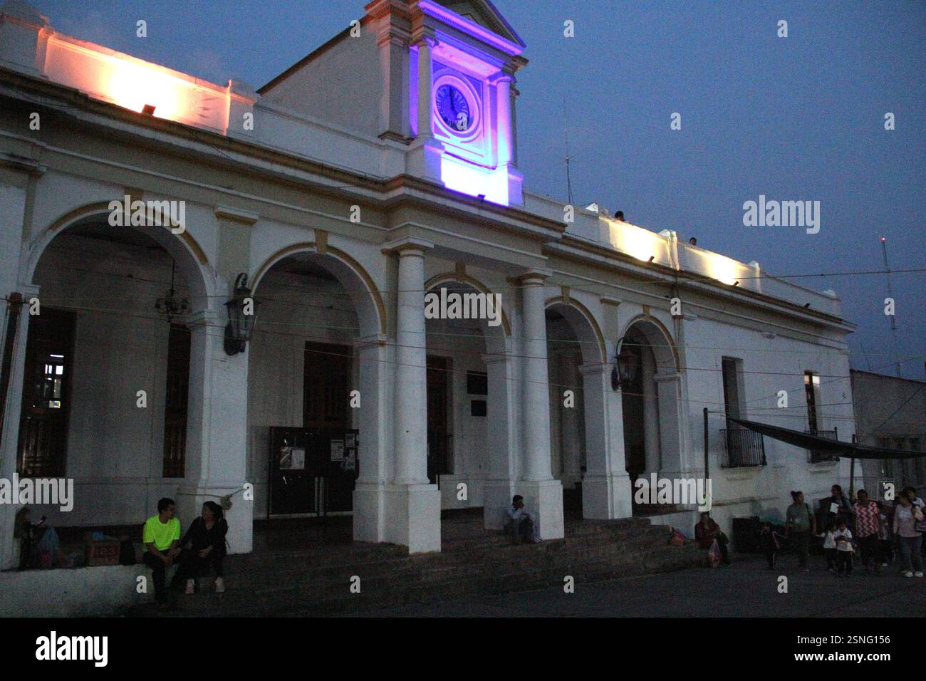 Tepoztlan, Morelos, Mexique - 7 novembre 2024 : rues pavées de la ville magique Tepoztlan à Morelos, Mexique, un lieu de repos, un climat mystique et chaud Banque D'Images