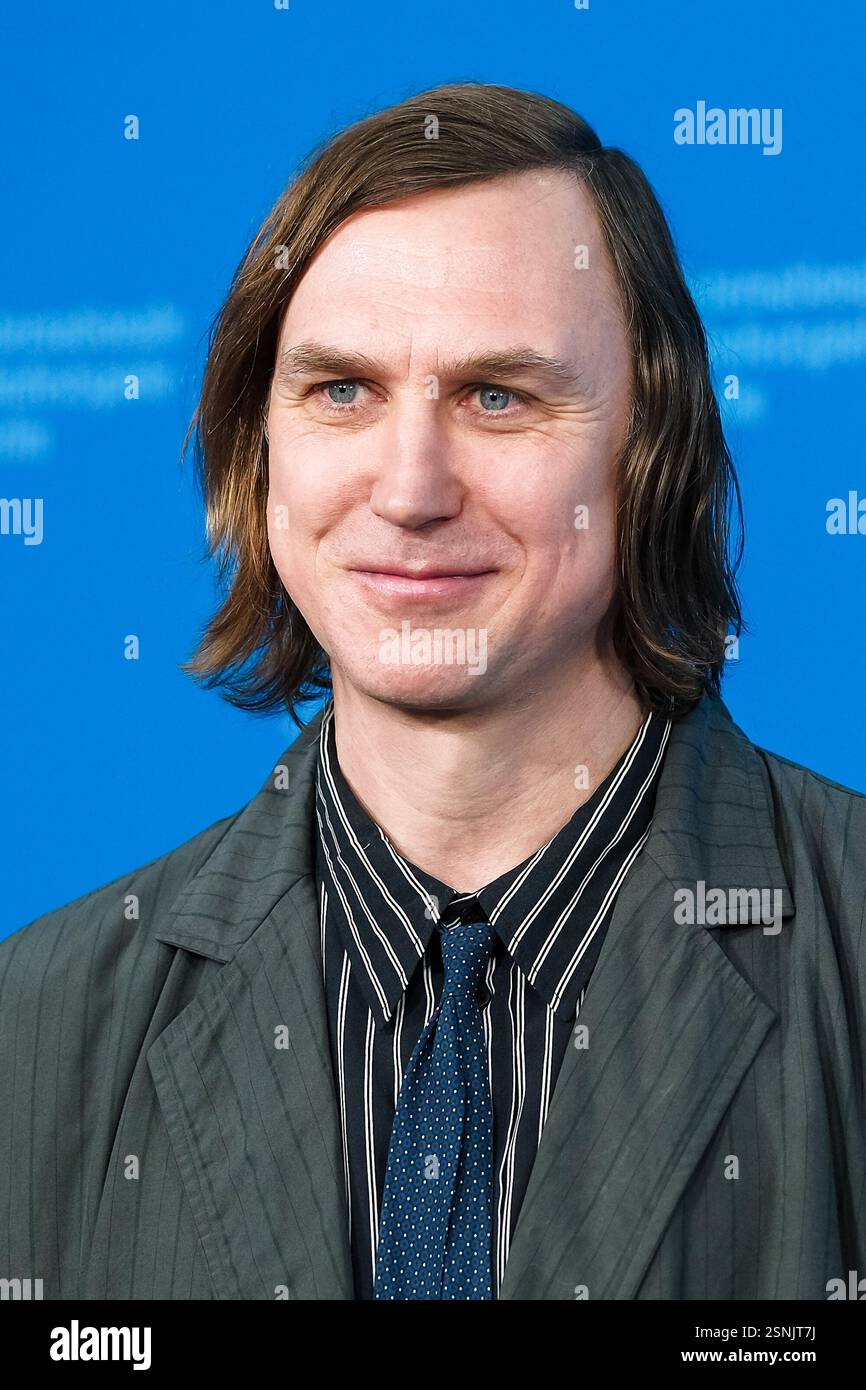 Berlin, Allemagne. 13 février 2025. Lars Eidinger pose au Photocall for the Light pendant la Berlinale (Festival du film de Berlin) au Grand Hyatt Berlin. Photo de Julie Edwards./Alamy Live News Banque D'Images
