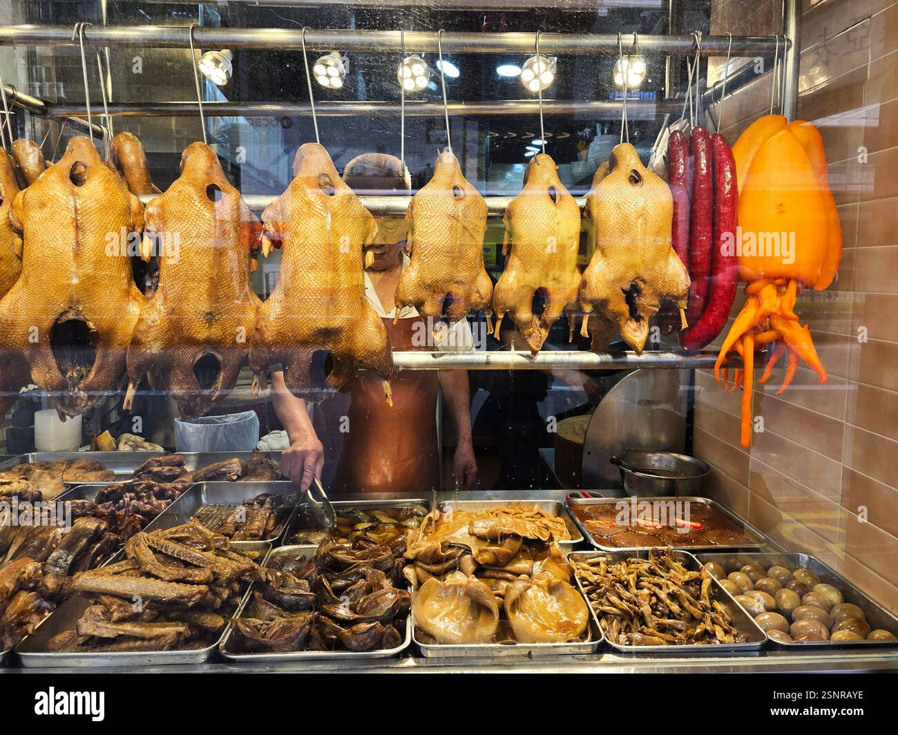 Un restaurant typique de Hong Kong servant du check-in, du canard et des fruits de mer à Wan Chai, Hong Kong. Banque D'Images