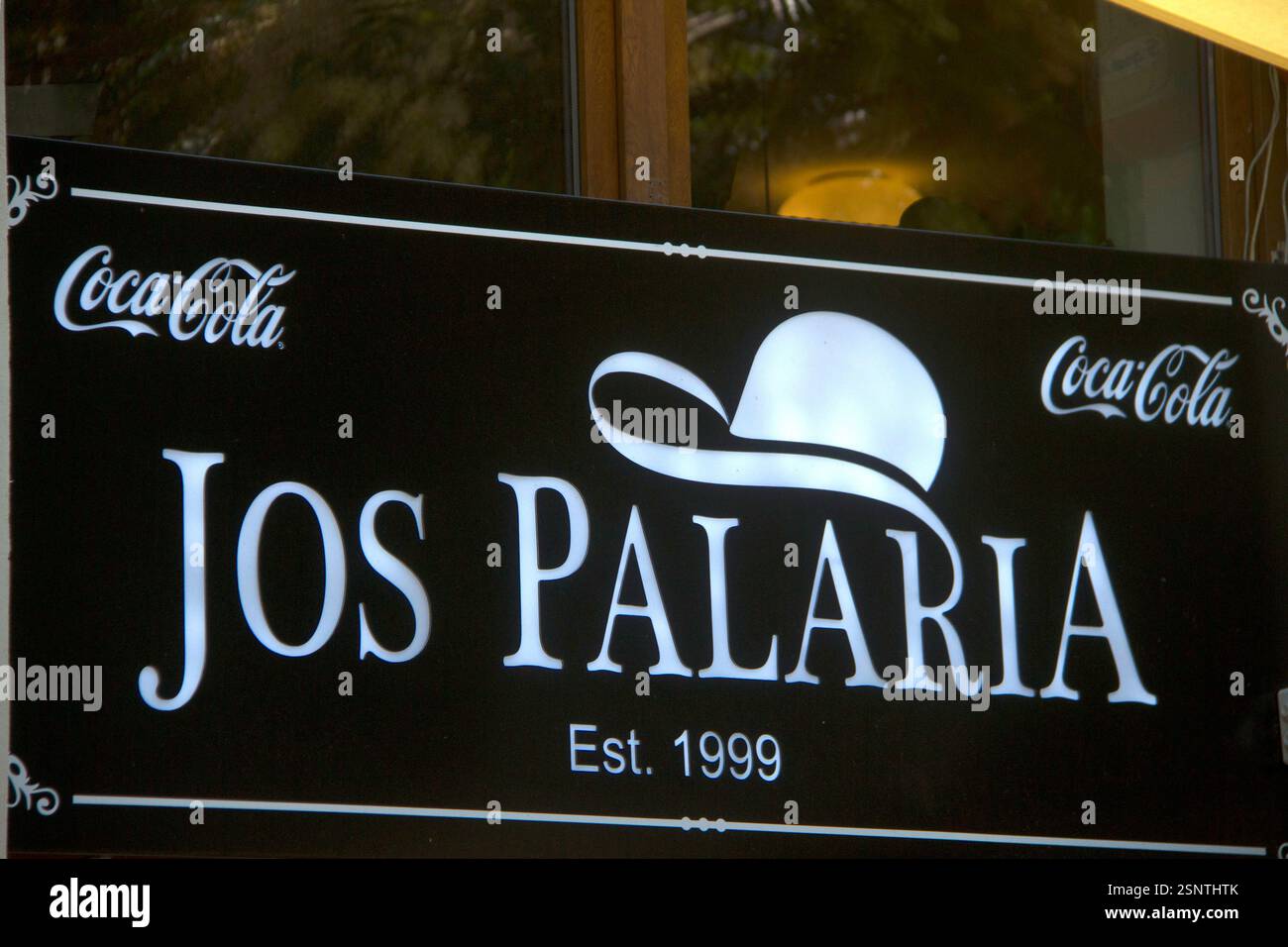 Panneau de devanture de 'Jos Palaria Cafe' dans le centre historique de Bucarest, Roumanie Banque D'Images