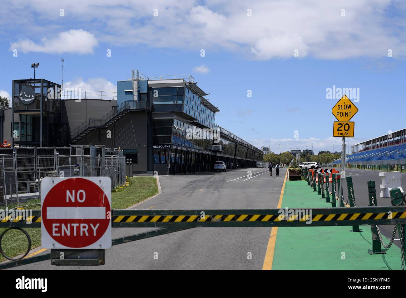 L'arrivée de la formule 1 australienne Albert Park tout droit à Melbourne est en préparation avant le tour d'ouverture de 2025. Banque D'Images