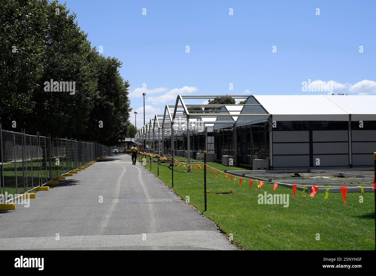 Le paddock de formule australienne Albert Park est en construction à Melbourne en prévision du tour d'ouverture de 2025. Banque D'Images