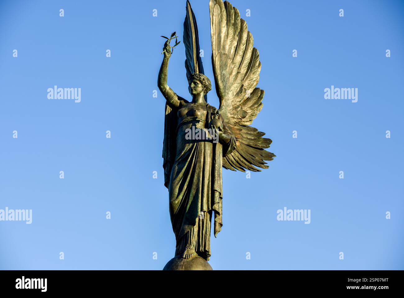 Photographie du mémorial Édouard VII 1912 (communément appelé la statue de la paix) sculpture d'un ange tenant un rameau d'olivier. Brighton et Hove Angleterre Royaume-Uni Banque D'Images